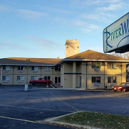 Riverwalk Inn & Suites Fort Atkinson Dış mekan fotoğraf
