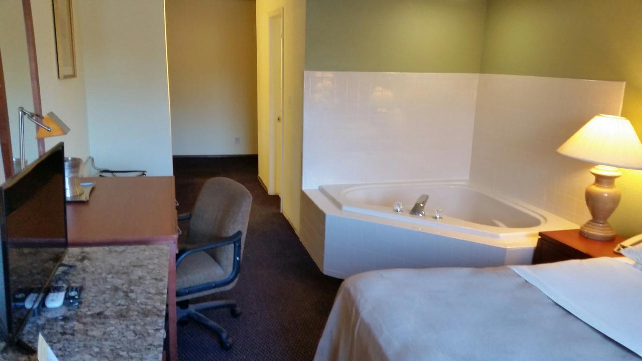 Riverwalk Inn & Suites Fort Atkinson Dış mekan fotoğraf