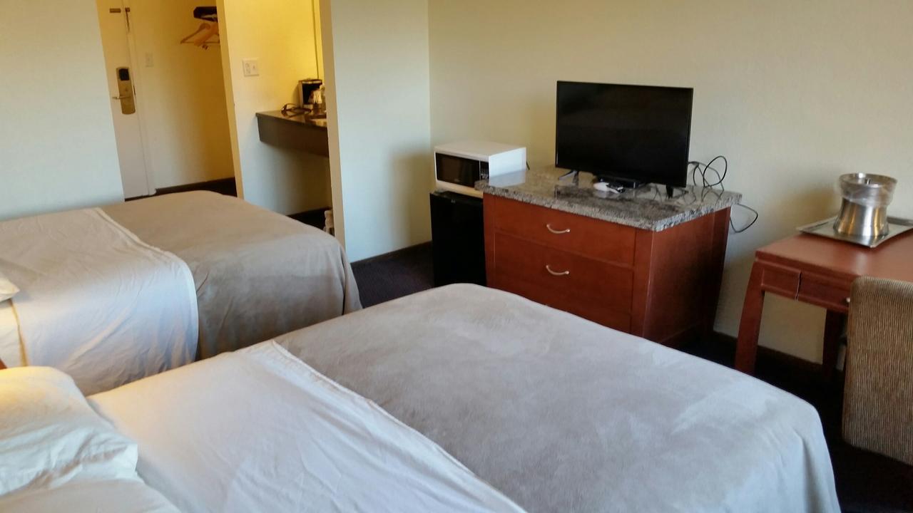 Riverwalk Inn & Suites Fort Atkinson Dış mekan fotoğraf