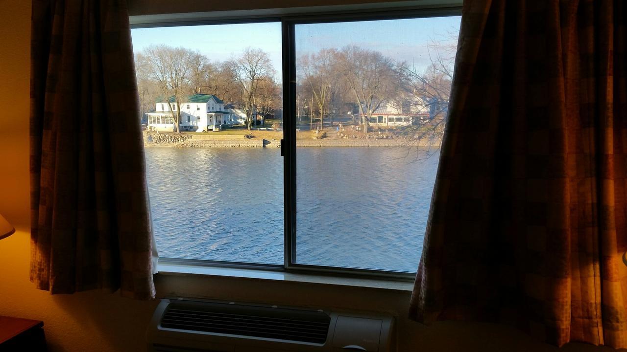 Riverwalk Inn & Suites Fort Atkinson Dış mekan fotoğraf