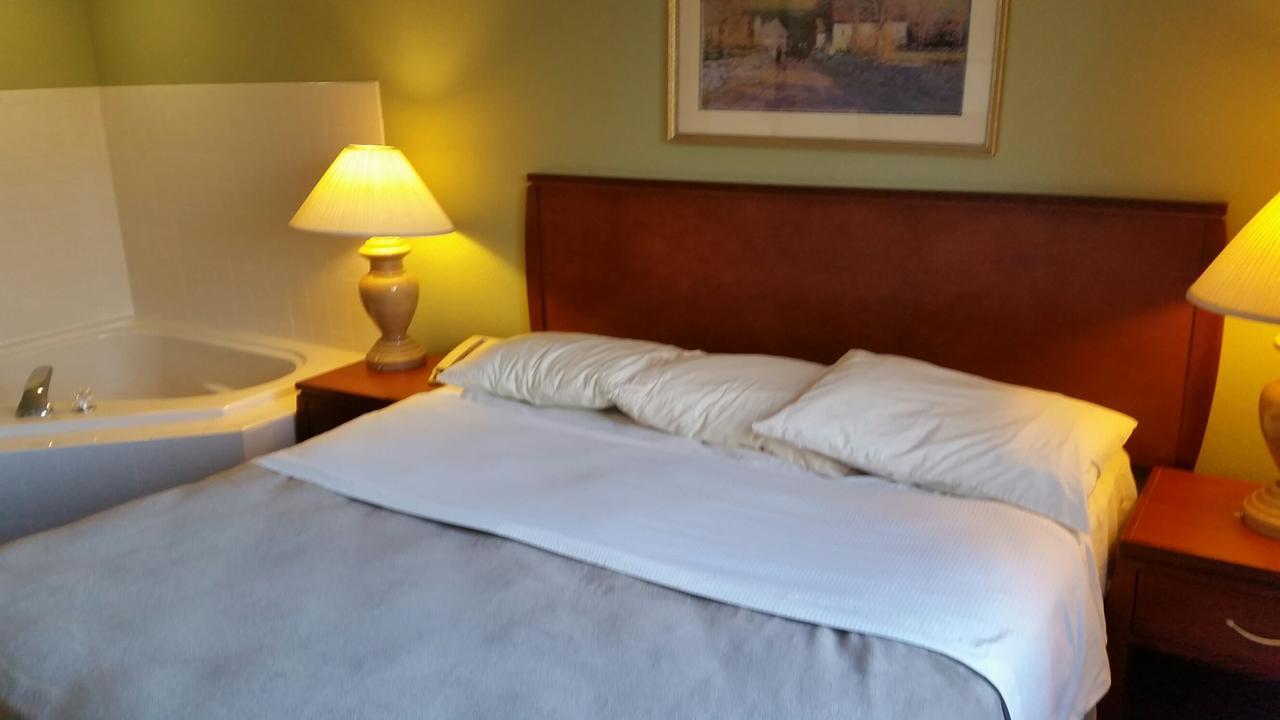 Riverwalk Inn & Suites Fort Atkinson Dış mekan fotoğraf