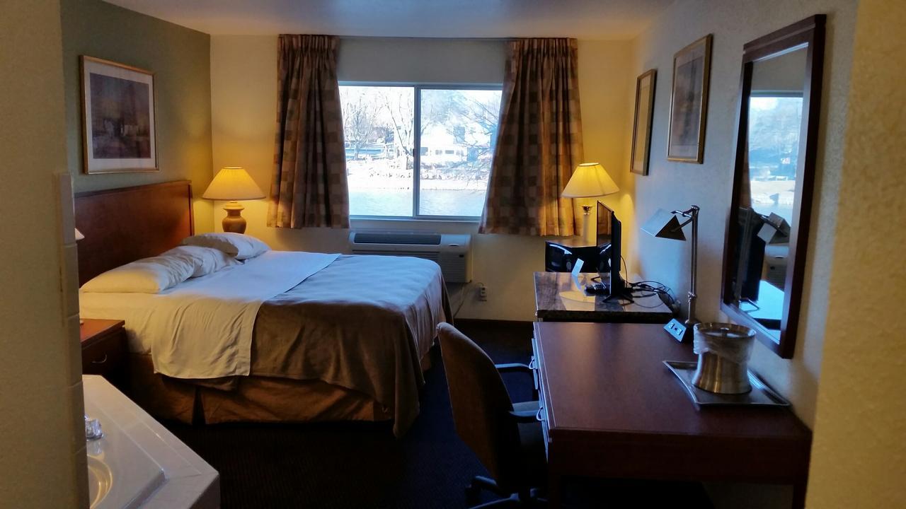 Riverwalk Inn & Suites Fort Atkinson Dış mekan fotoğraf