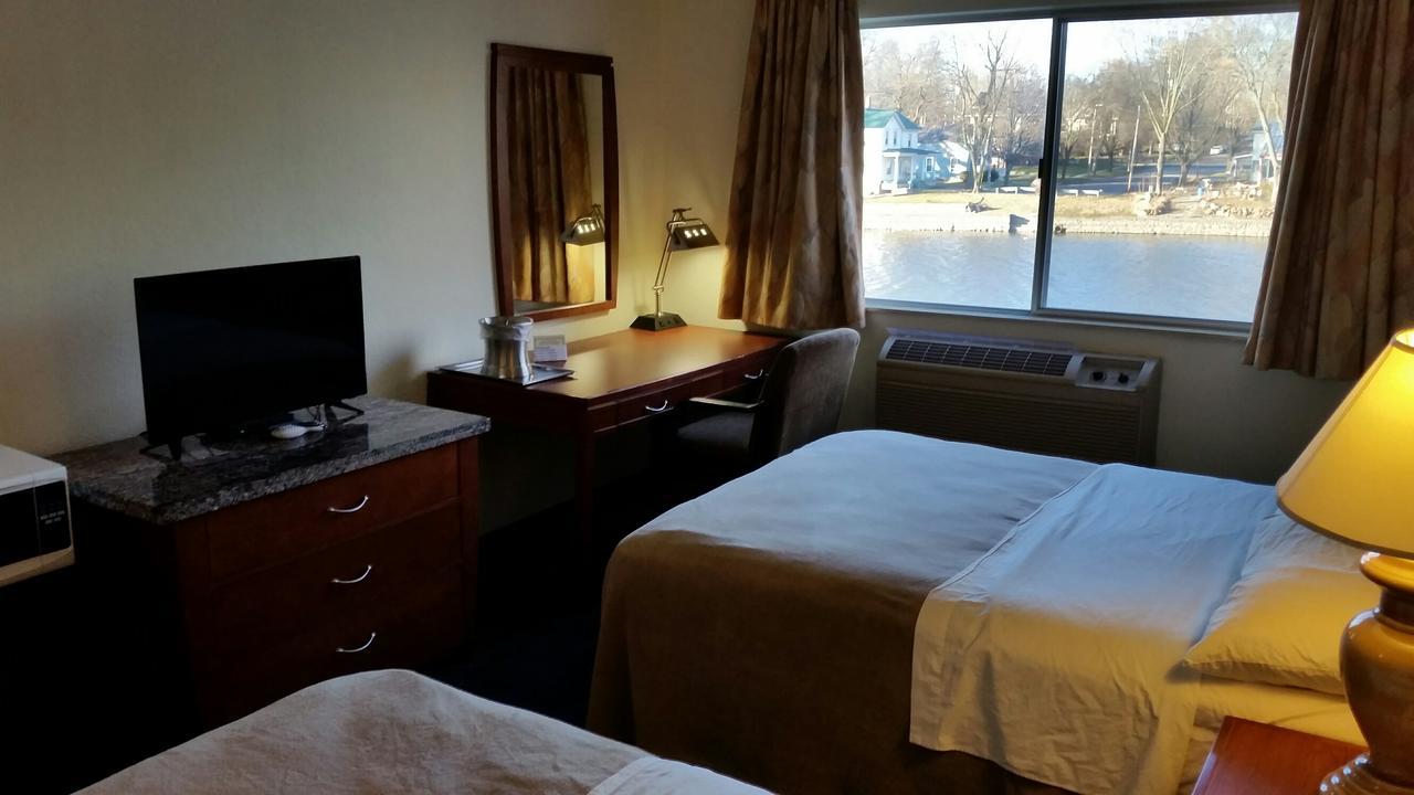 Riverwalk Inn & Suites Fort Atkinson Dış mekan fotoğraf