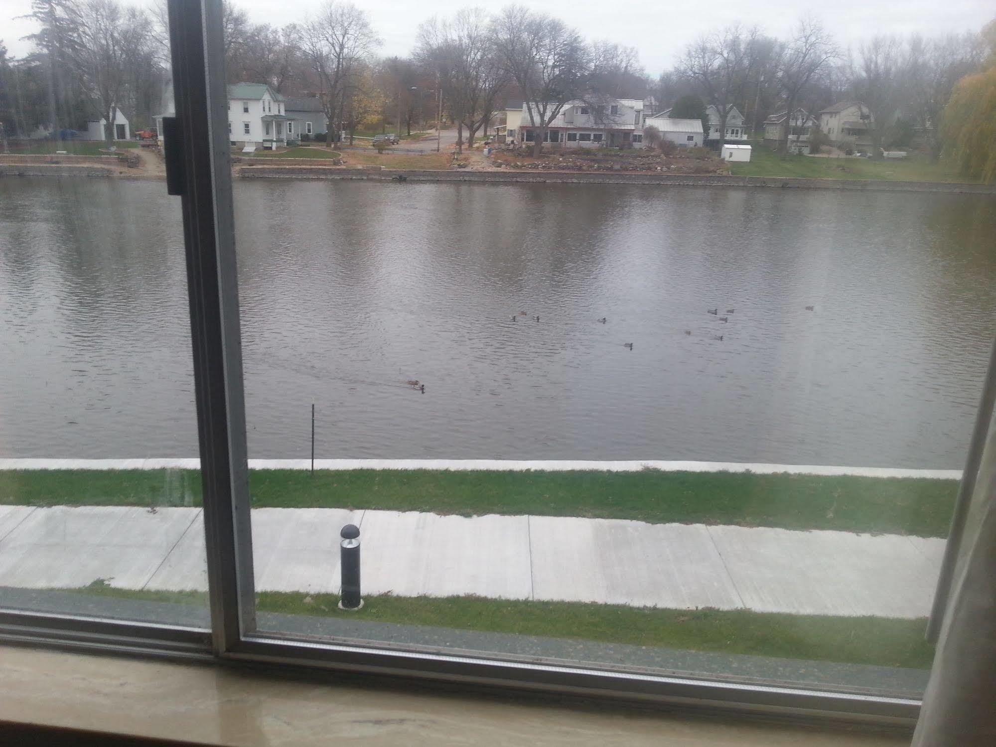 Riverwalk Inn & Suites Fort Atkinson Dış mekan fotoğraf
