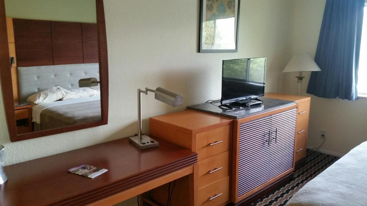 Riverwalk Inn & Suites Fort Atkinson Dış mekan fotoğraf