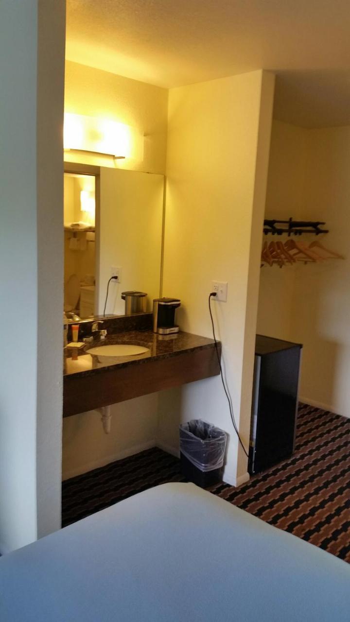 Riverwalk Inn & Suites Fort Atkinson Dış mekan fotoğraf
