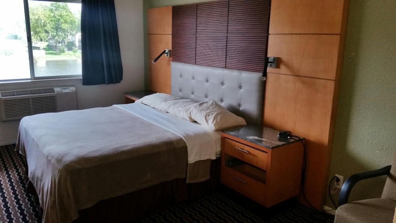 Riverwalk Inn & Suites Fort Atkinson Dış mekan fotoğraf