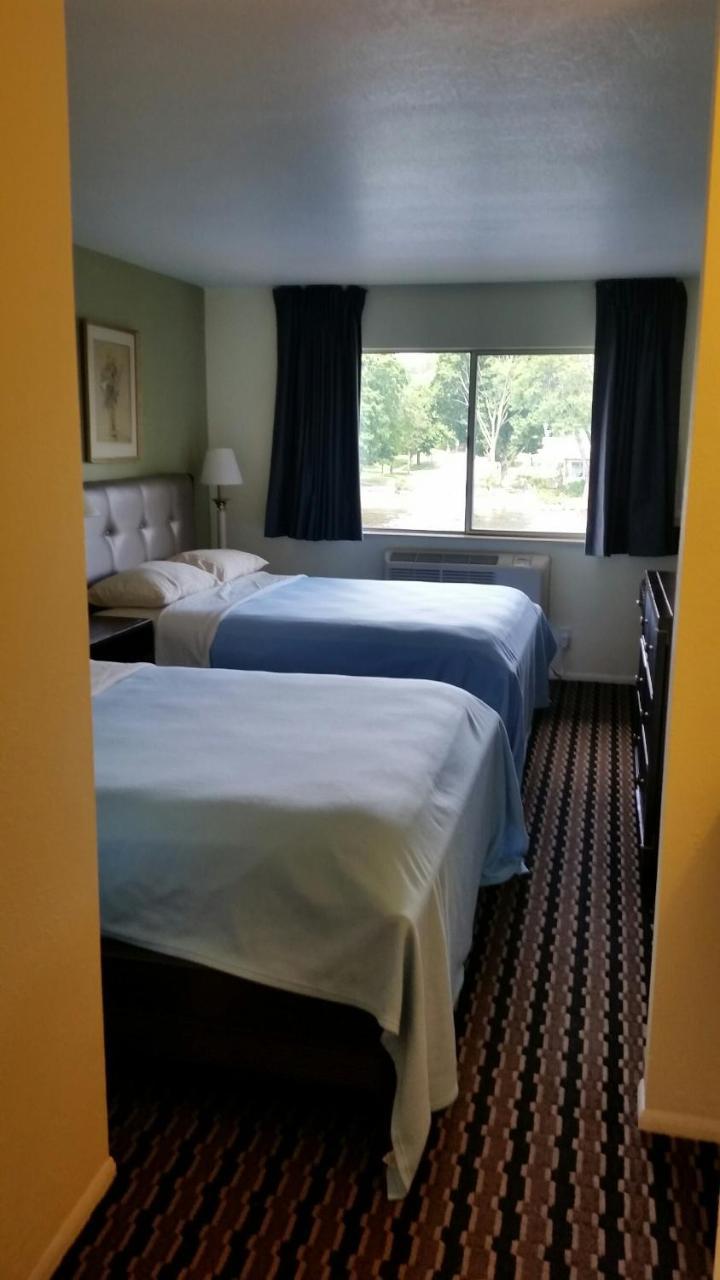 Riverwalk Inn & Suites Fort Atkinson Dış mekan fotoğraf