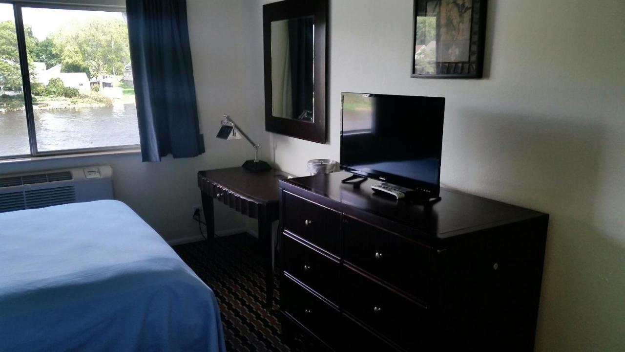 Riverwalk Inn & Suites Fort Atkinson Dış mekan fotoğraf