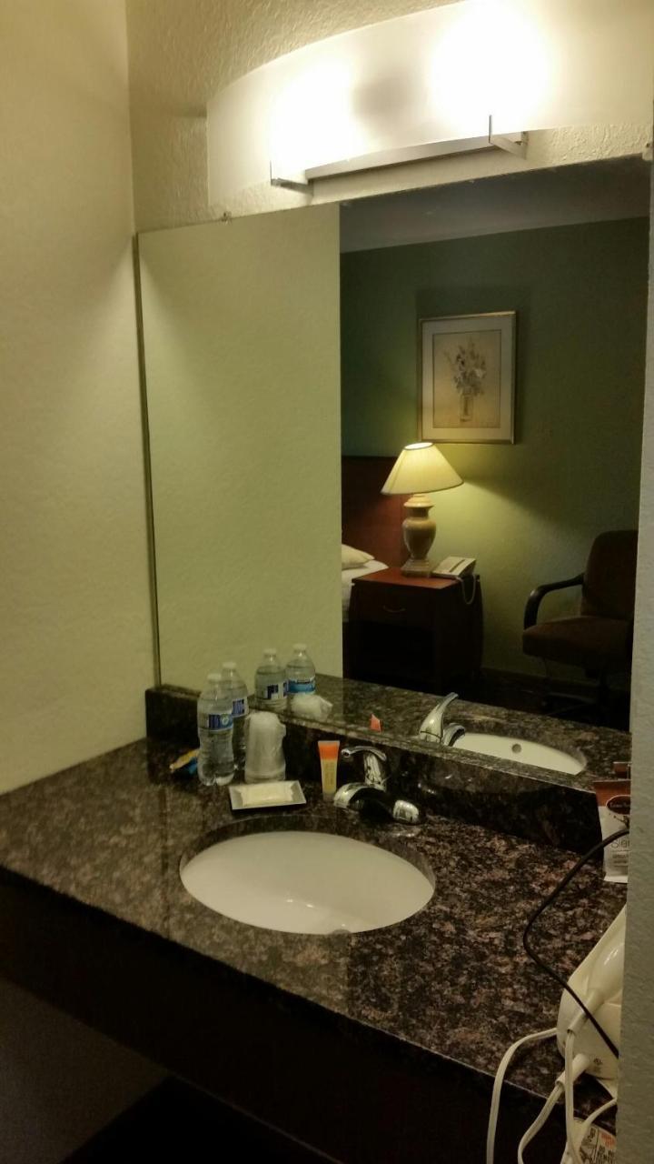 Riverwalk Inn & Suites Fort Atkinson Dış mekan fotoğraf