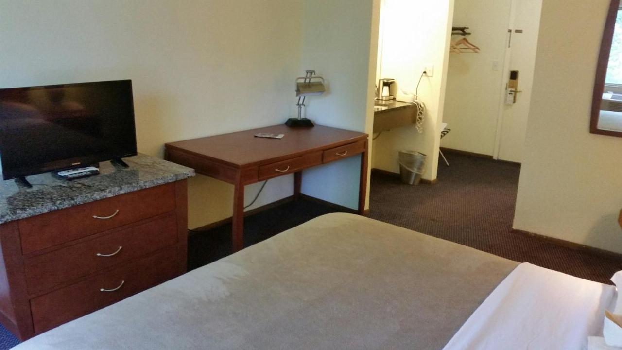 Riverwalk Inn & Suites Fort Atkinson Dış mekan fotoğraf